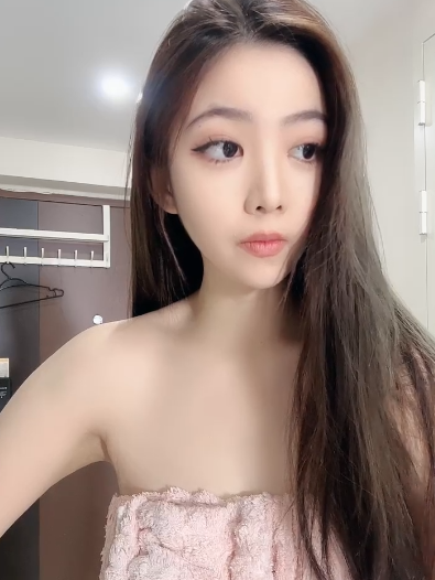 极品大奶嫩妹-银竹跳舞-裸舞秀（3V,5.24G）